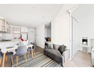 A Modern & Cozy 2BR Apt Near Southern Cross Apartment, Melbourne - 1