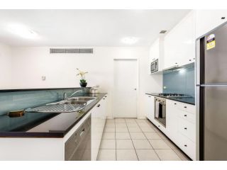 A Spacious & Comfy 2BR Apt Harbour View FREE Parking Apartment, Sydney - 5