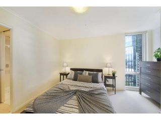 A Spacious & Cozy 2BR Apt Next to Crown with City Views & FREE Parking Apartment, Melbourne - 5