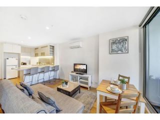 A Stylish & Comfy High-Floor 2BR CBD Apt Near Southern Cross with City Views Apartment, Melbourne - 1