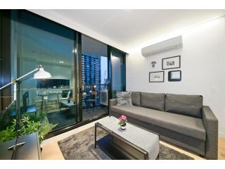 A Stylish & Cozy 2BR Suite in Melbourne CBD Apartment, Melbourne - 2