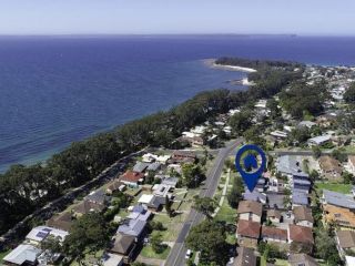 A Tropical Oasis with Views Over Jervis Bay 100m to Orion Beach Guest house, Vincentia - 1
