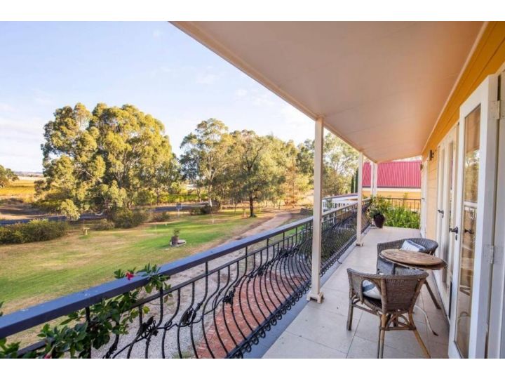 A Vintner&#x27;s Luck - The Loft Down The Vines Villa, South Australia - imaginea 2