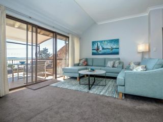 A Yachtsmans Rest Unit 3 37 Victoria Parade Apartment, Nelson Bay - 3