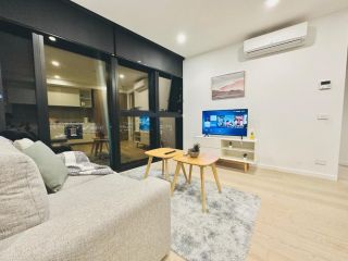 A4306 Inner city 1BR1BA apt with night view wifi Apartment, Melbourne - 3