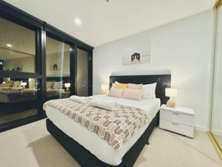 A4306 Inner city 1BR1BA apt with night view wifi Apartment, Melbourne - 2