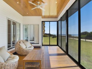 Abode on Bilinga - Absolute Beachfront Holiday Home walk over the sand dunes to the ocean Guest house, Gold Coast - 2