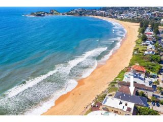 Absolute Beachfront Surf Unit In Terrigal/Wambi Apartment, Wamberal - 2