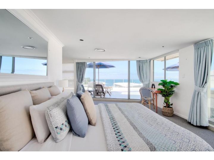 Absolute Hamptons Style Luxury Two Story Penthouse at Kings Beach - Private Rooftop Terrace Apartment, Caloundra - imaginea 20