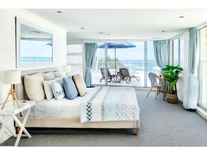 Absolute Hamptons Style Luxury Two Story Penthouse at Kings Beach - Private Rooftop Terrace Apartment, Caloundra - imaginea 3