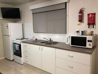 Acacia Caravan Park & Holiday Units Campsite, Ararat - 5