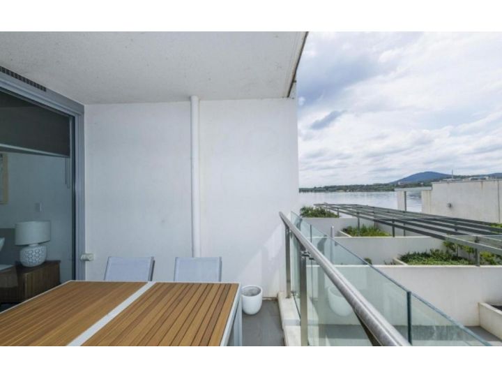 Accommodate Canberra - Lakefront Apartment, Kingston - imaginea 8