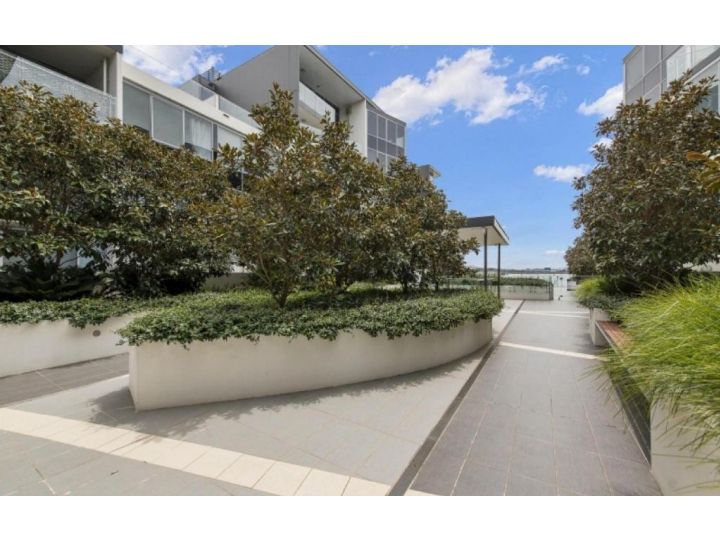 Accommodate Canberra - Lakefront Apartment, Kingston - imaginea 3