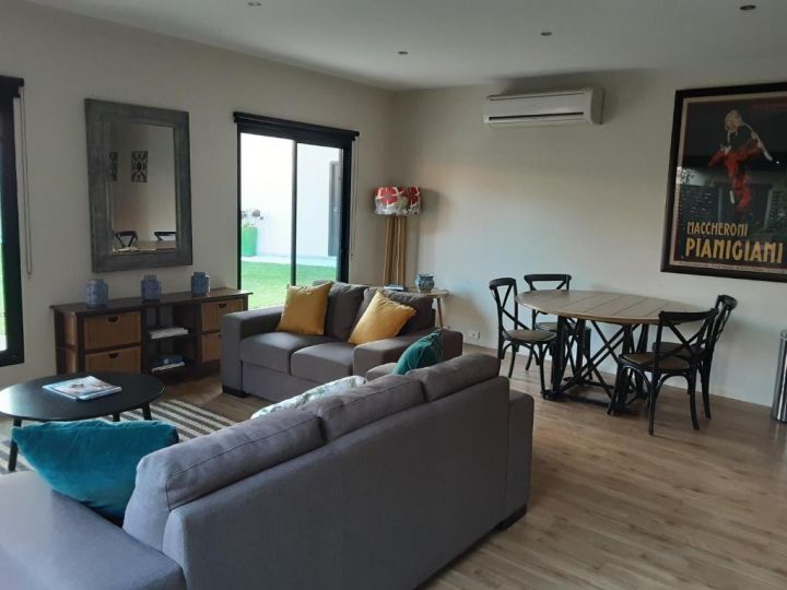 Adelphi Apartment 2- Poolside or Apartment 2A- King Studio Apartment, Echuca - imaginea 3