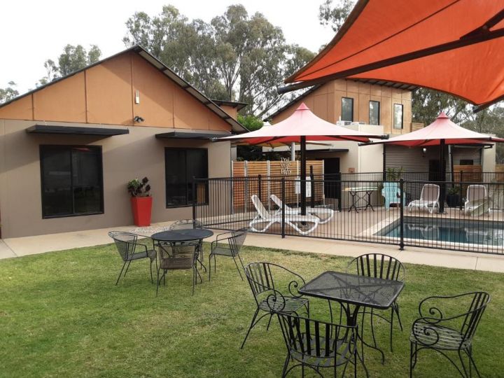 Adelphi Apartment 2- Poolside or Apartment 2A- King Studio Apartment, Echuca - imaginea 2