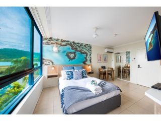 â˜†Airliediseâ˜†HOT TUB suiteâ˜†5min walk 2 Port of Airlie/Ferry terminalâ˜†WiFiâ˜†Netflixâ˜†NO Hills Apartment, Airlie Beach - 2