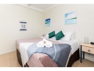 â˜†Airliediseâ˜†NO hillsâ˜†5min walk 2 Port of Airlie/Ferry terminalâ˜†WiFiâ˜†Netflix Apartment, Airlie Beach - 1