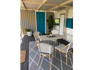 Crescent Head, stylish retro caravan, deck, bathroom, private bush setting near beach Campsite, Crescent Head - 2