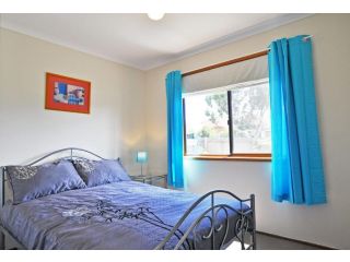 ALWYNS BY THE SEA - PET FRIENDLY (OUTSIDE ONLY) Guest house, Inverloch - 5