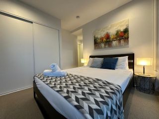 Pleasant Terrace 3BR 2BA WIFI City view Apartment, Melbourne - 4