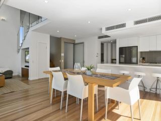 Anna Superbly Stylish Luxury Townhouse Apartment, Sunshine Beach - 5