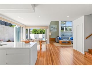 Anna Superbly Stylish Luxury Townhouse Apartment, Sunshine Beach - 1