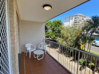 Beachside 2 - 3 Bedroom Budget Apartment only one block from Mooloolaba Beach! Apartment, Mooloolaba - 4