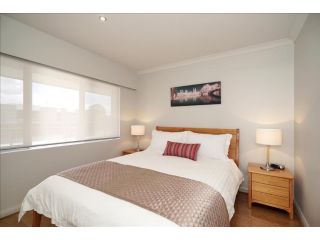 Applecross Riverside Apt Apartment, Perth - 4