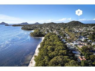 Arabella - stunning coastal family holiday home Guest house, Nelson Bay - 4