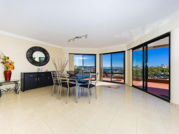 Spacious Modern Apartment with Breathtaking Views Guest house, Terrigal - imaginea 7