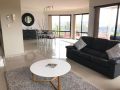 Spacious Modern Apartment with Breathtaking Views Guest house, Terrigal - thumb 8