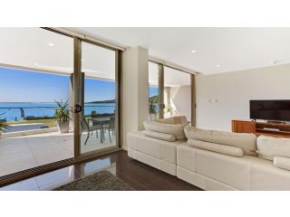 Aura apartment with Spectacular Views! Apartment, Shoal Bay - 2