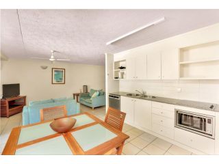 Baden 65 - Rainbow Shores, Overlooking lap pool, Ground Floor, Air Conditioning Guest house, Rainbow Beach - 5