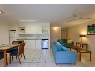 Baden 74 - Rainbow Shores, Top Floor, Air conditioned Unit, Walk To Beach Guest house, Rainbow Beach - 1