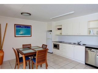 Baden 74 - Rainbow Shores, Top Floor, Air conditioned Unit, Walk To Beach Guest house, Rainbow Beach - 4