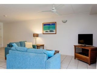 Baden 74 - Rainbow Shores, Top Floor, Air conditioned Unit, Walk To Beach Guest house, Rainbow Beach - 3