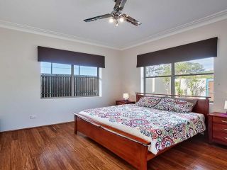 Banyan' 14 Montevideo Parade - spacious three bedroom pet friendly property with air con Guest house, Nelson Bay - 4