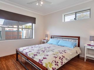 Banyan' 14 Montevideo Parade - spacious three bedroom pet friendly property with air con Guest house, Nelson Bay - 3