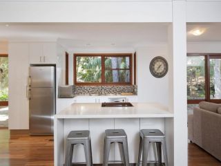 Barefoot Beach House, 24 Essendene Road Guest house, Shoal Bay - 3