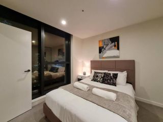 Batman 2BR2BA overlooking stadium pool gym Parking Apartment, Melbourne - 5