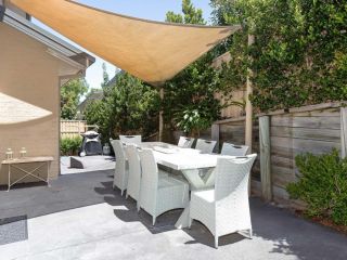 Bay Haven', 4/3 Thurlow Avenue - pet friendly, close to town, & air con Guest house, Nelson Bay - 4