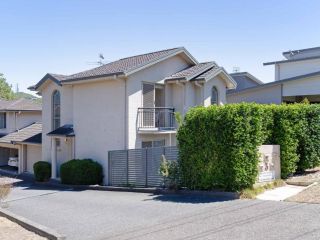 Bay Haven', 4/3 Thurlow Avenue - pet friendly, close to town, & air con Guest house, Nelson Bay - 1