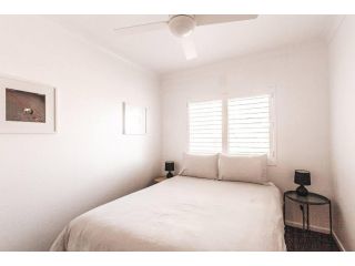 BAY PROPERTIES . Ocean Sounds Apartment, Yamba - 4