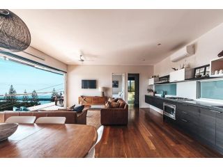 BAY PROPERTIES . The Big Chill Apartment, Yamba - 2