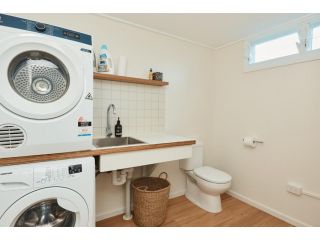 BAY PROPERTIES . The Sailors Bungalow Apartment, Yamba - 4