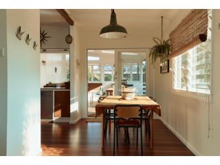 BAY PROPERTIES . The Sailors Upper Deck Apartment, Yamba - 5