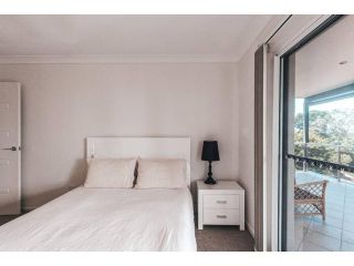 BAY PROPERTIES . The View Apartment, Yamba - 4