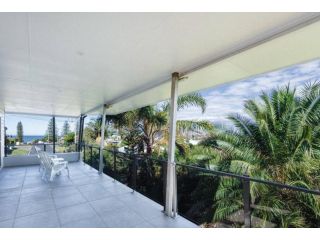 BAY PROPERTIES . Tusk Yamba Apartment, Yamba - 1