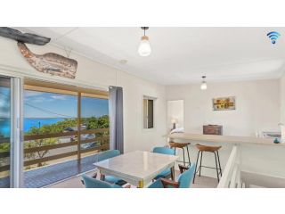 Bay Retreat - STAY three PAY two Guest house, Nelson Bay - 2