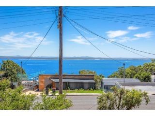 Bay Retreat - STAY three PAY two Guest house, Nelson Bay - 1